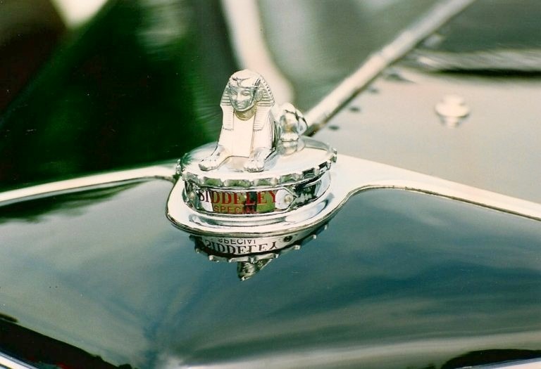 coloured image of a silver sphynx on the bonnet of a car