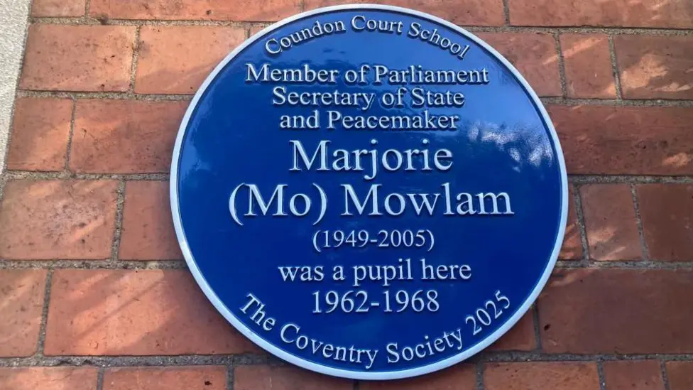 Photograph of a blue plaque, with the wording Coundon Court School: Member of Parliament Secretary of State and Peachmaker: Marorie (Mo) Mowlem (1949 - 2005): was a pupil here 1962 - 1968: The Coventry Society